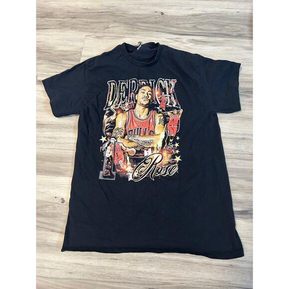 Men’s Medium Gildan Derrick Rose Graphic Tee Chicago Bulls Player T-Shirt NBA - Picture 1 of 3